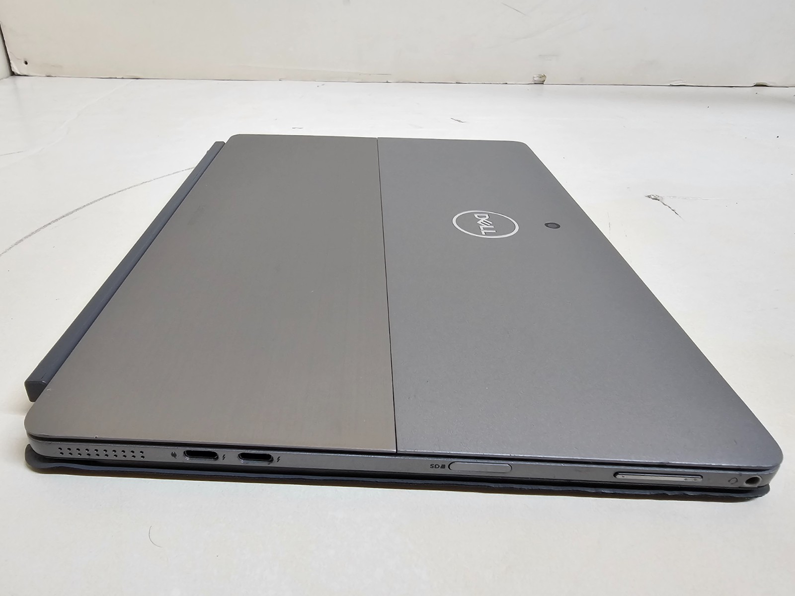 Dell Latitude 7200 Tablet – 1.9 GHz i7-8665U 16GB 256GB 12.3″ Touchscreen – SP1