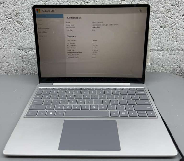 Microsoft Surface Laptop Go 12.4″ i5 62GB 4GB – READ DESC