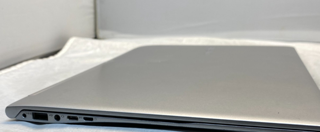 Samsung NP900X5L, Intel(R) Core(TM) i7-6500U CPU 2.50GHz 8gb RAM NO HARDRIVE