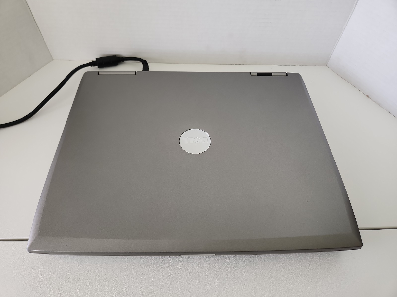 Vintage Dell Latitude D505 Pentium M 1.5ghz 256mb RAM NO HDD OR OS BOOTS TO BIOS