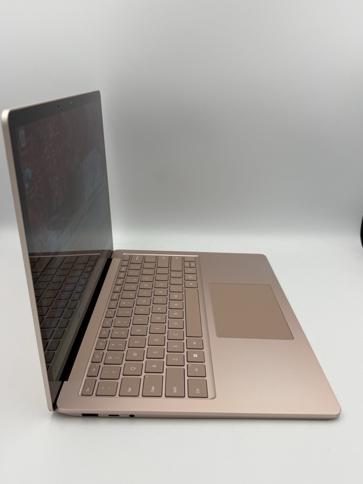 Microsoft Surface Laptop 4 13.5” Sandstone – Ryzen 5 | 16GB RAM | 256GB – 56C