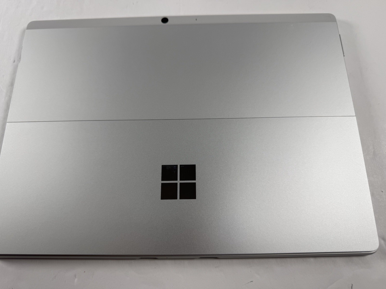 Microsoft Surface Pro 8 (1982) i5-1145G7 – 16GB RAM – 256GB 120Hz – Win 11 Pro