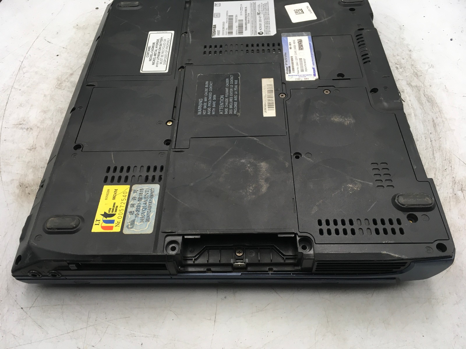 TOSHIBA SATELLITE A15 S127 -FOR PARTS/BAD HINGE- INTEL CELERON – NO RAM -READ-BB