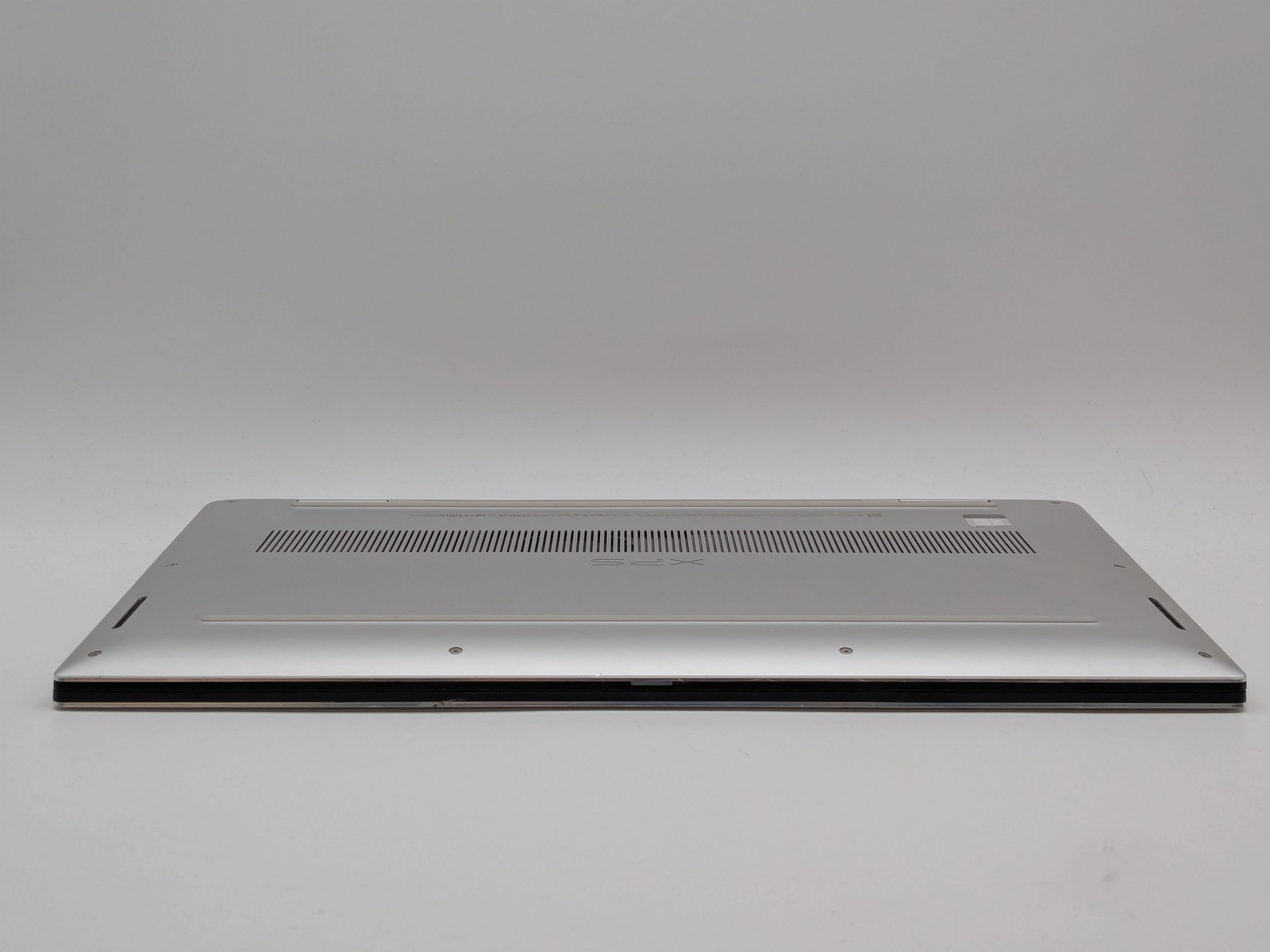 Dell XPS 15 9575 2-in-1 15″ FHD Touch I7-8706G 1TB SSD 16GB W11P *READ*