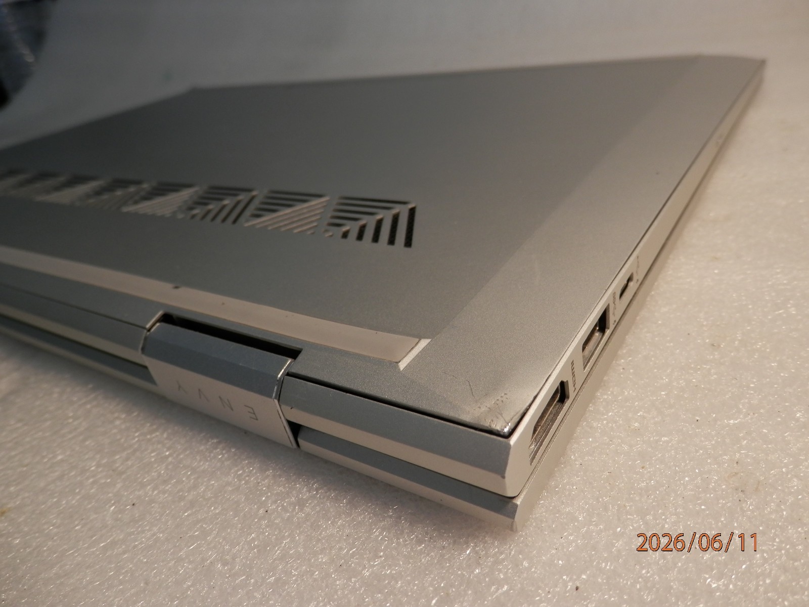 HP ENVY x360 15m-dr0012dx , Intel Core i7-8565U,512GB SSD 16GB RAM A/C Charger*