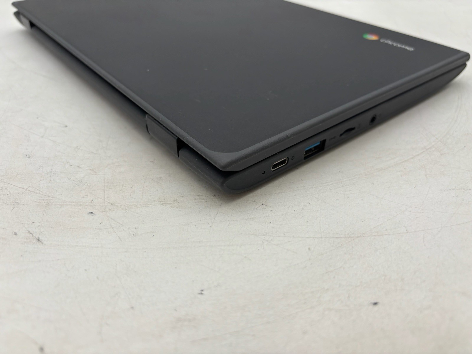 Lenovo ChromeBook 300E Gen 2 11.6″ HD Touch AMD A4-9120C 1.6GHz 4GB 32GB eMMC