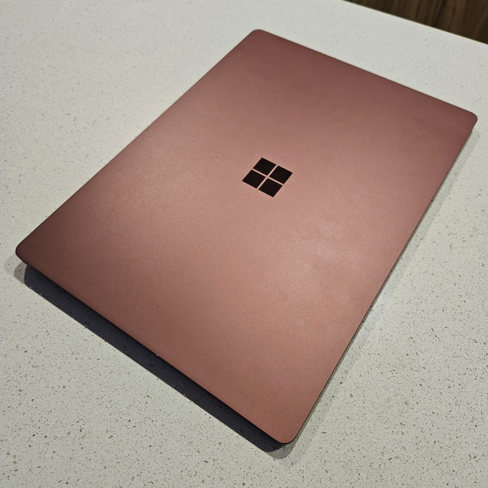 Microsoft Surface Laptop 2 – 13.5″ – Burgundy