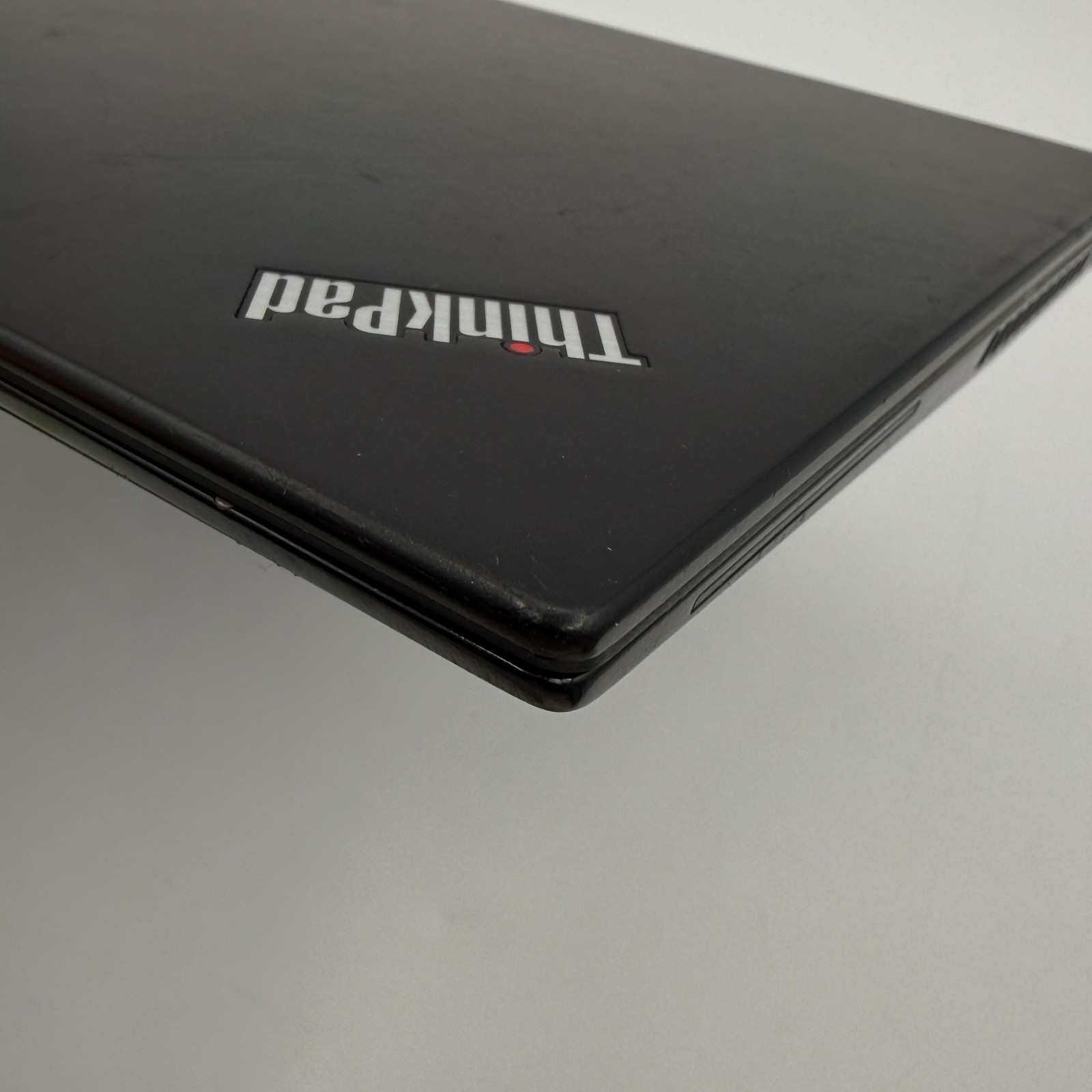 Lenovo ThinkPad T490s 14″ i7-8565U 16GB RAM 256GB SSD Win11 Pro Fingerprin Fair