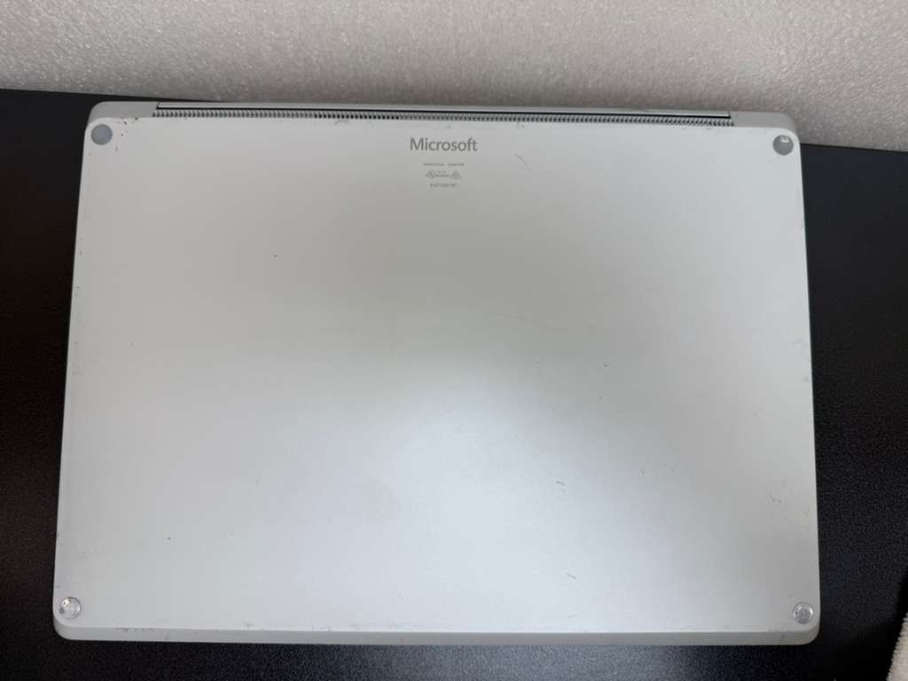 Microsoft Surface Laptop 2 13.5″ Touch i5-8350U 8GB RAM 256GB SSD Win 11 Pro