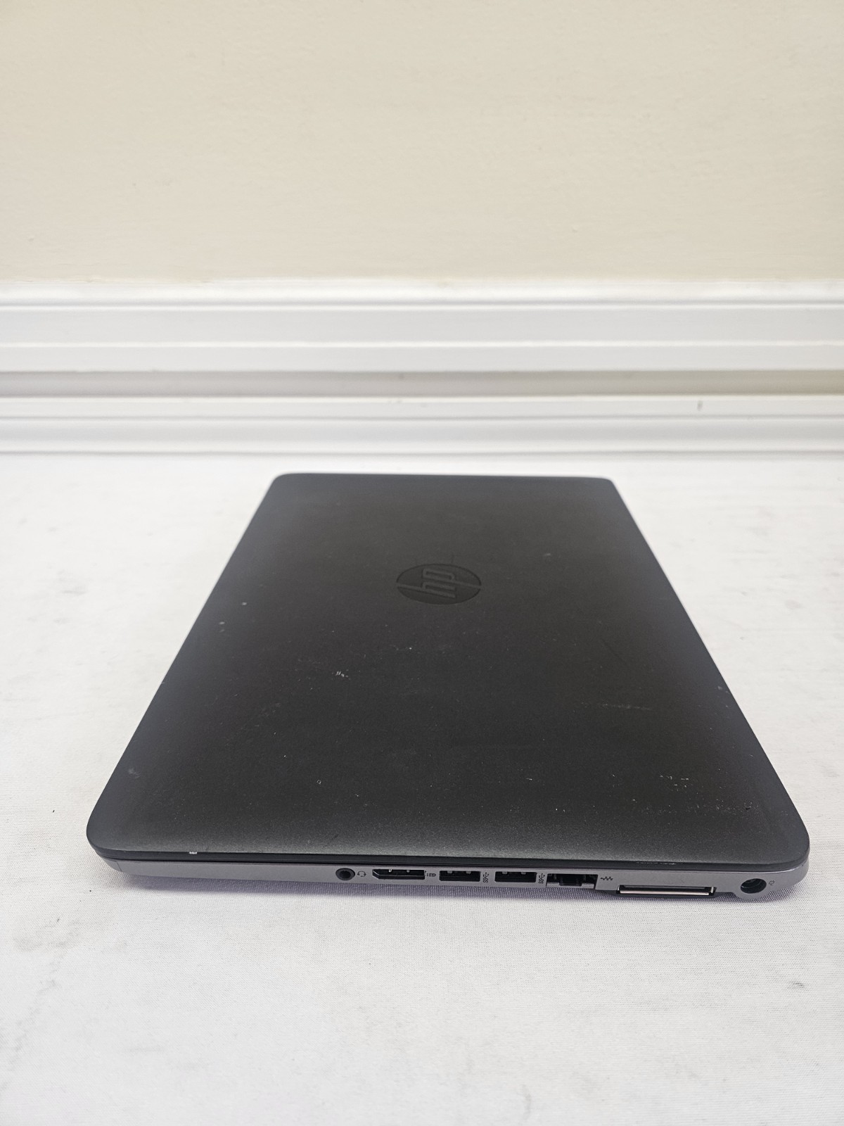 HP EliteBook 840 Laptop – Intel i3 – 8GB RAM – WON’T POWER ON – READ DESCRIPTION