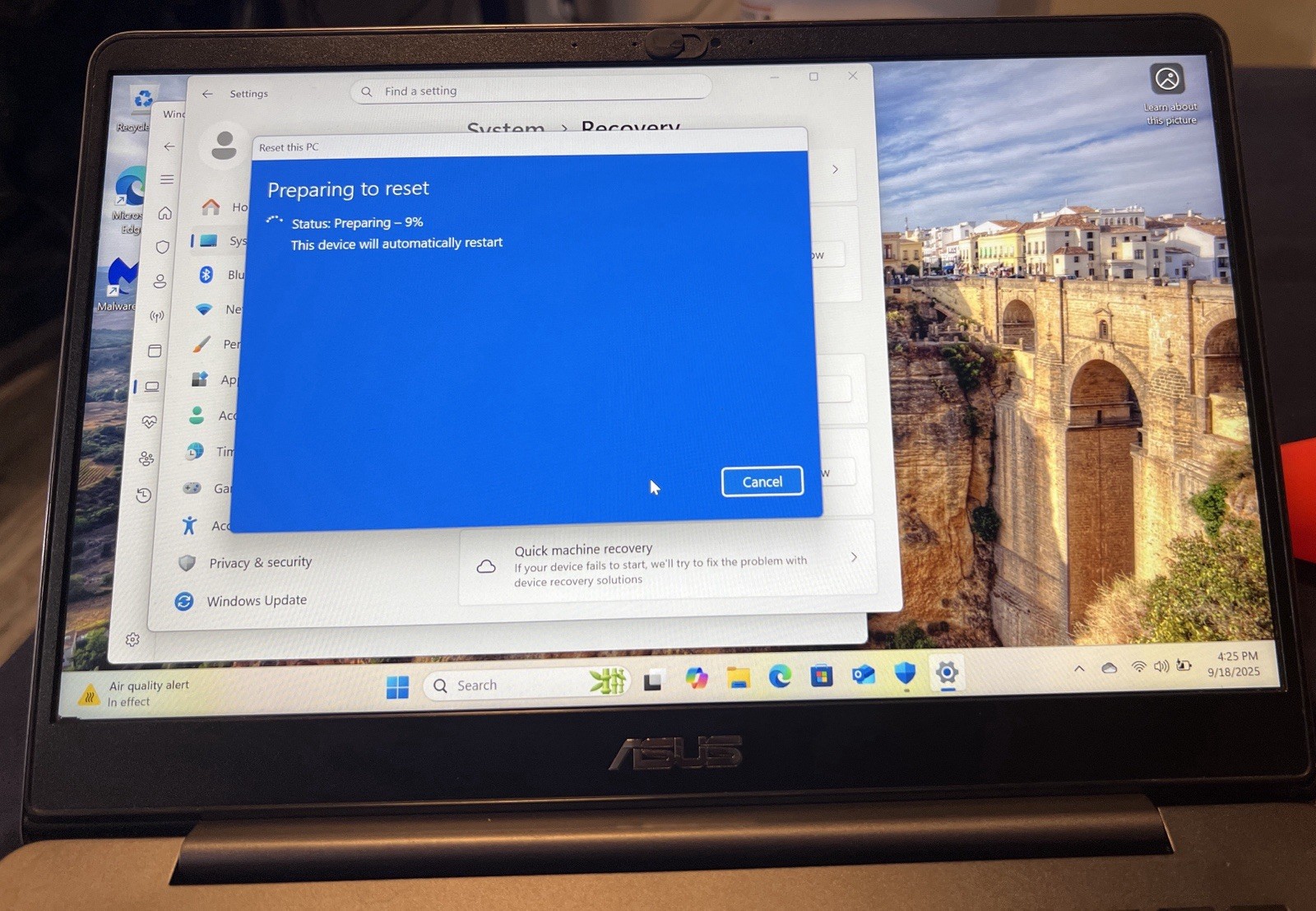 ASUS Zenbook UX430UAR Signature Edition 14″ Laptop Intel Core i7 8550U 512 GB