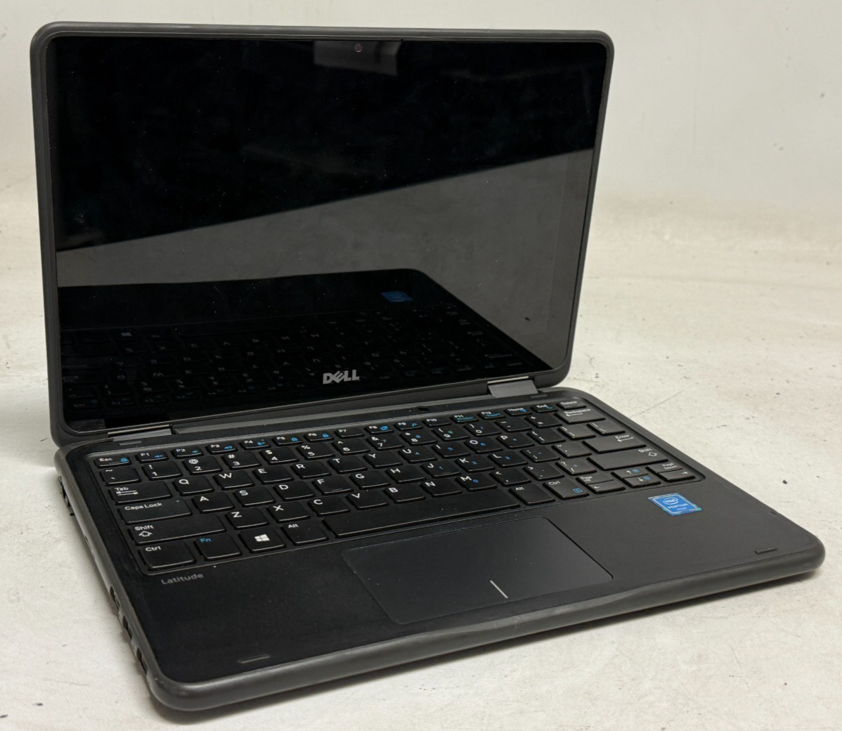 Dell Latitude 3189 2in1 11.6″ (N4200 – 4GB RAM – NO OS/HDD) – Lot of 8