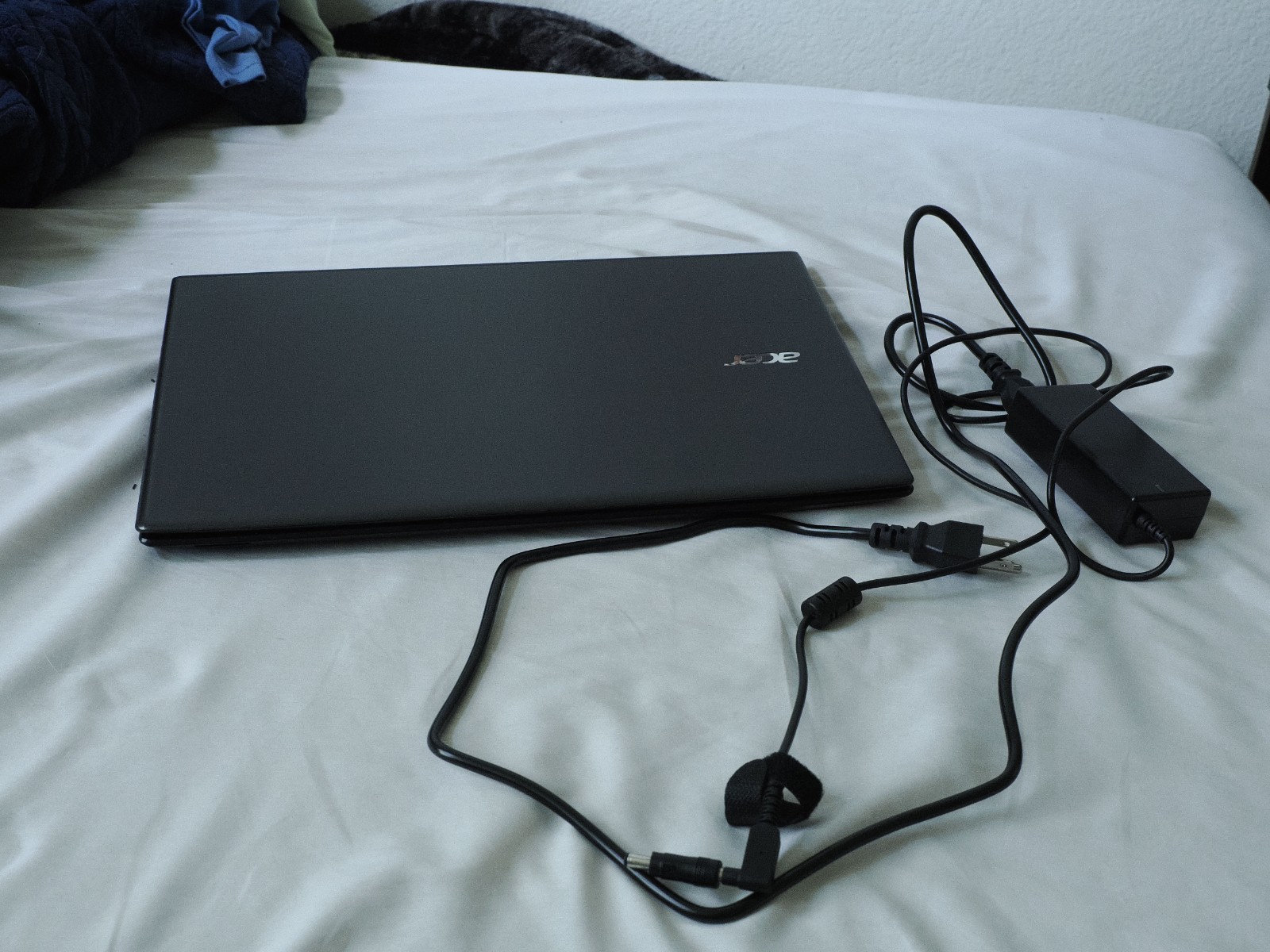 Acer Aspire E15 E5-575G 15.6″ 1TB+256GB-SSD 16GB Win10 Gaming Laptop w/ Charger