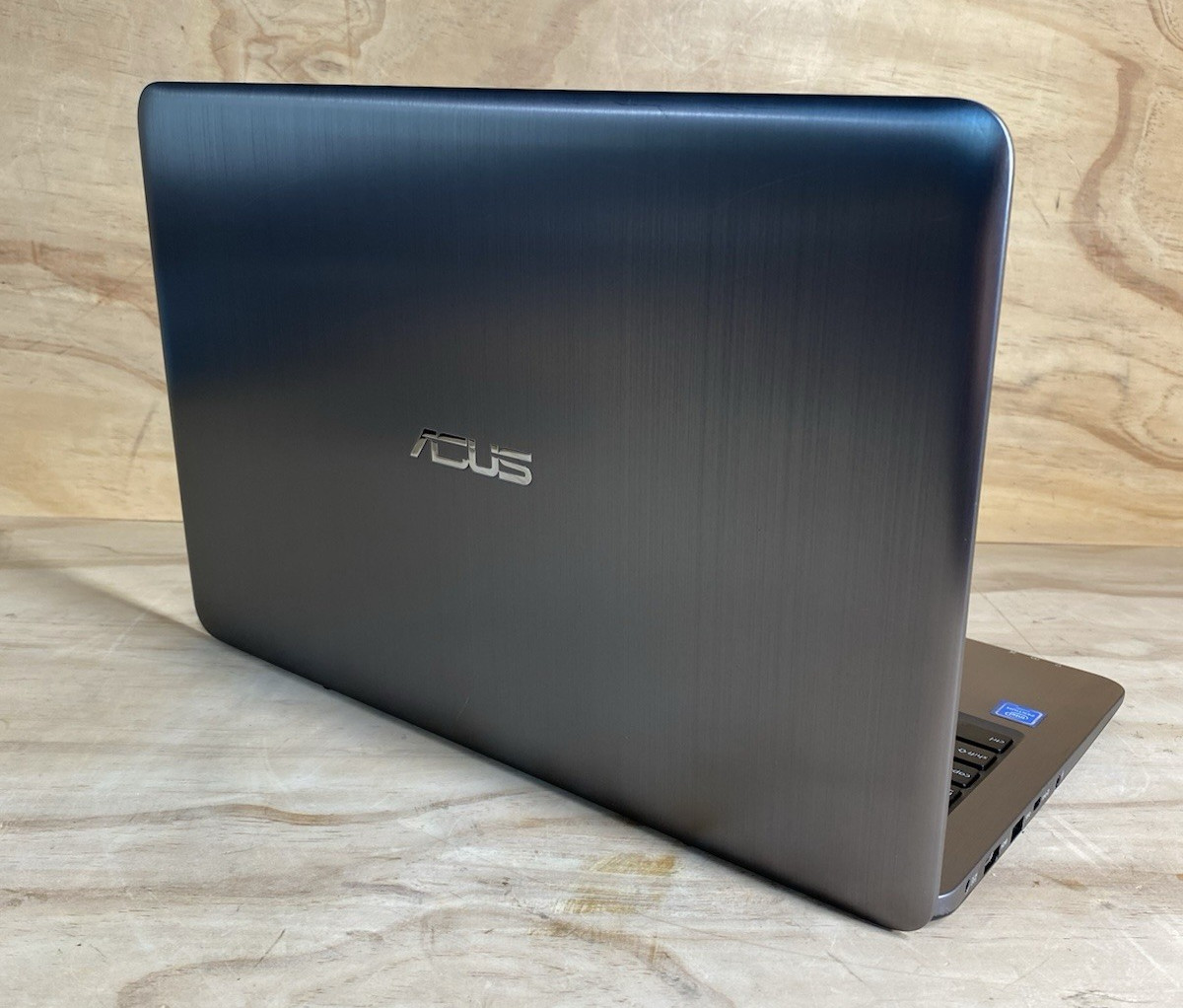 Asus E403S 14″ Laptop Pentium N4200@1.1 GHz/4Gb/120Gb SSD/Win 11 Home