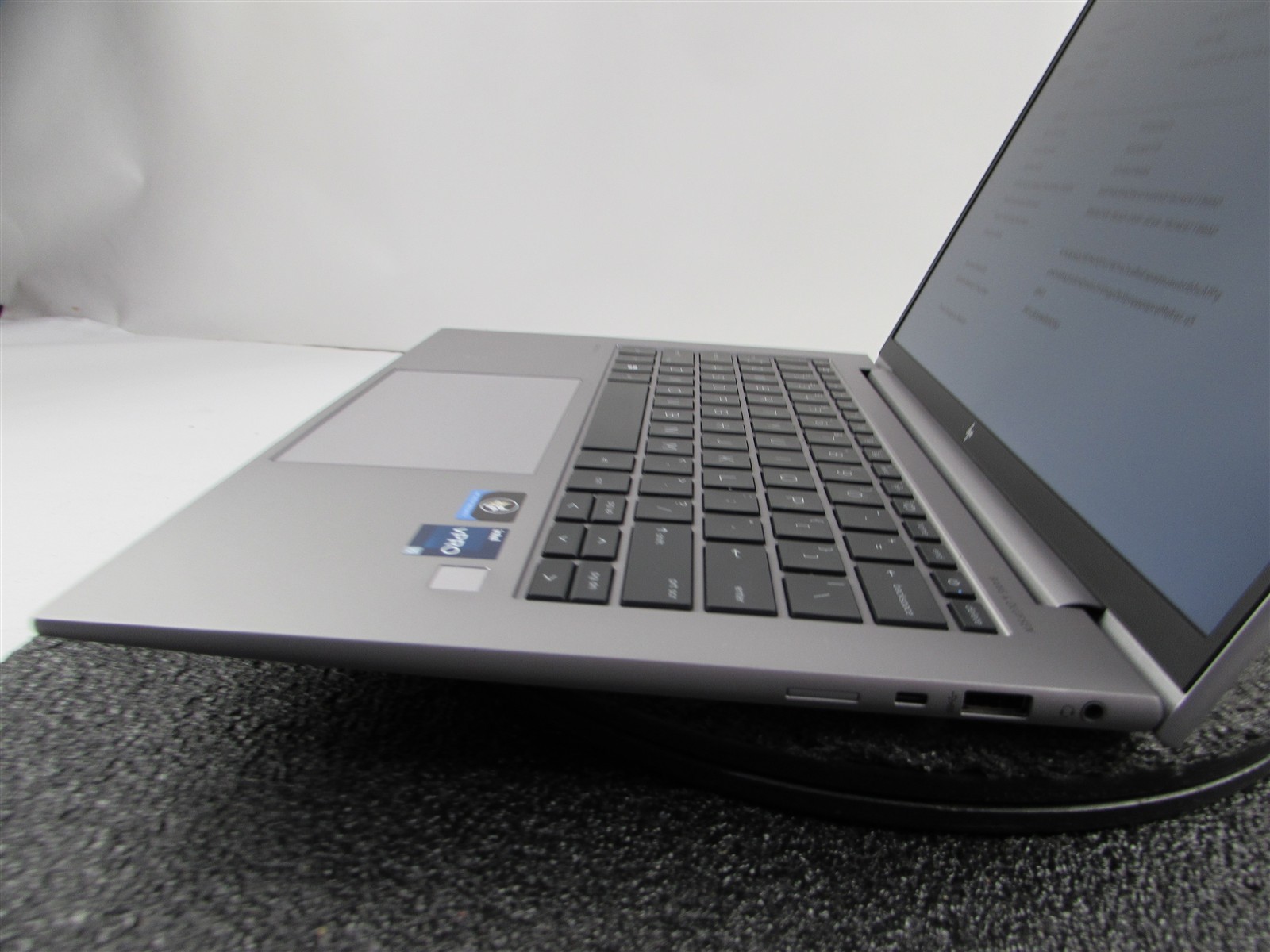 HP ZBOOK FIREFLY 14 (G10) 1920X1080 FHD CORE I5-1350P 256GB SSD 16GB RAM NO O.S