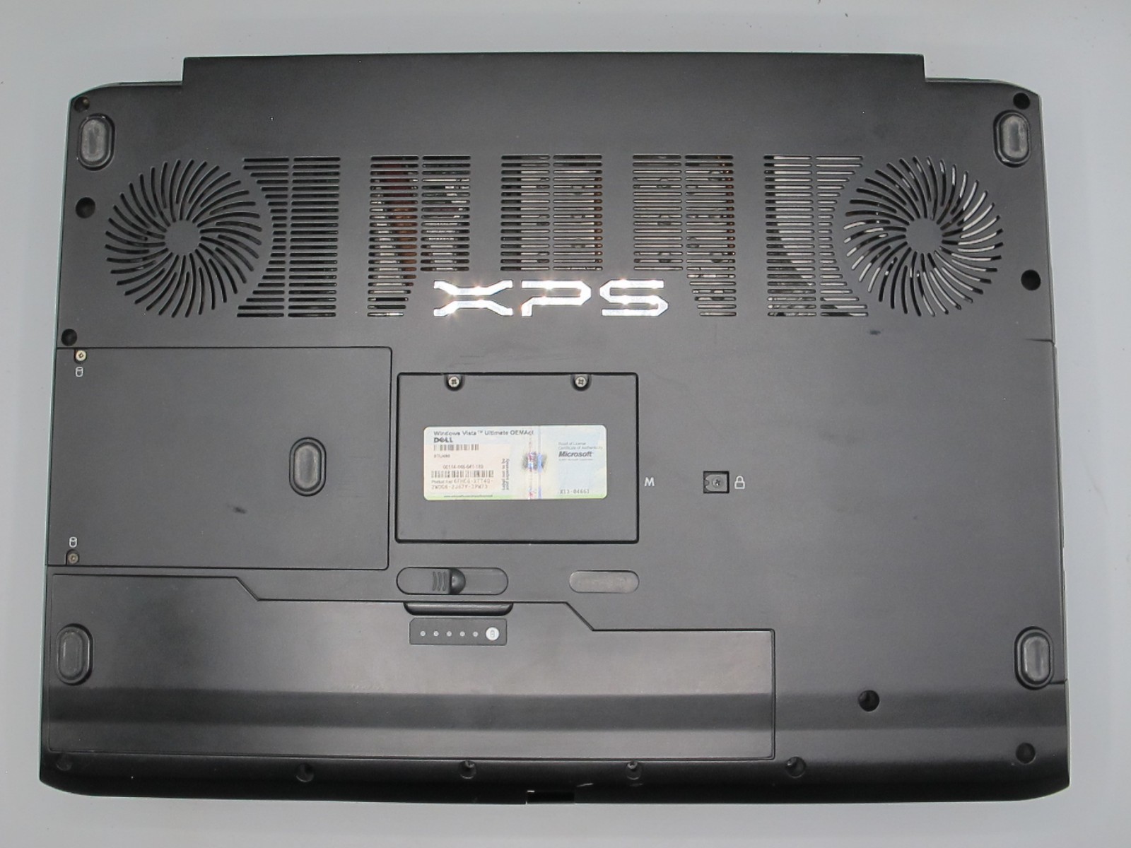 Dell XPS M1730, Intel Core2Duo P8700,GeForce 8700M,4GB RAM, 80GB SSD + HDD + A/C
