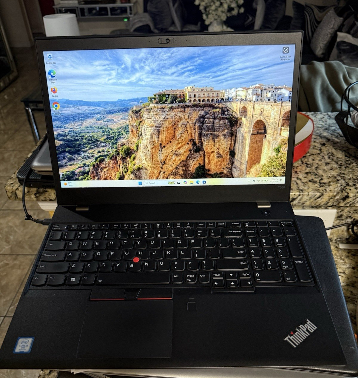 Lenovo ThinkPad T580 15.6′(256GB SSD, Core i5-8250U,1.60GHz,32GB Toucscreen chgr