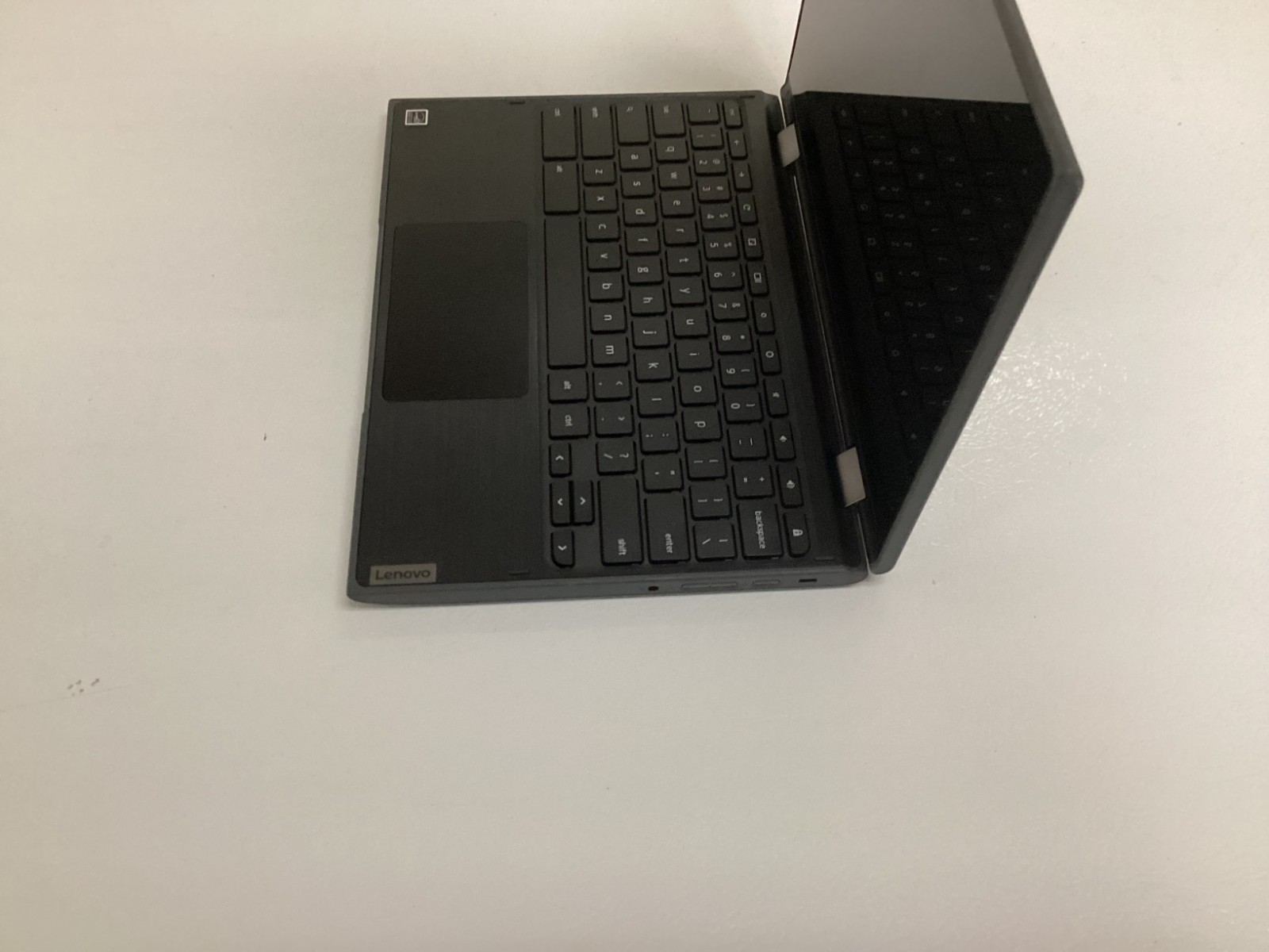Lenovo 300e chromebook 2nd Gen MTK model 81QC 2 in 1 – 32GB – 11.6″