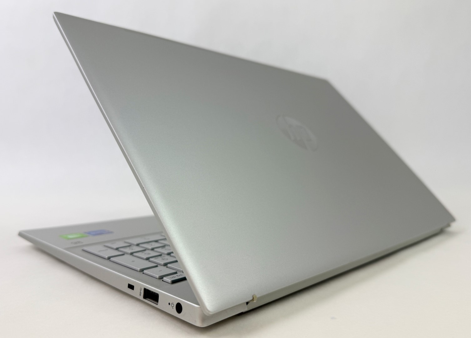 HP Pavilion 15-eg3055cl 15.6″ HD Touch i7-1355U 16GB 1TB SSD MX550 W11P