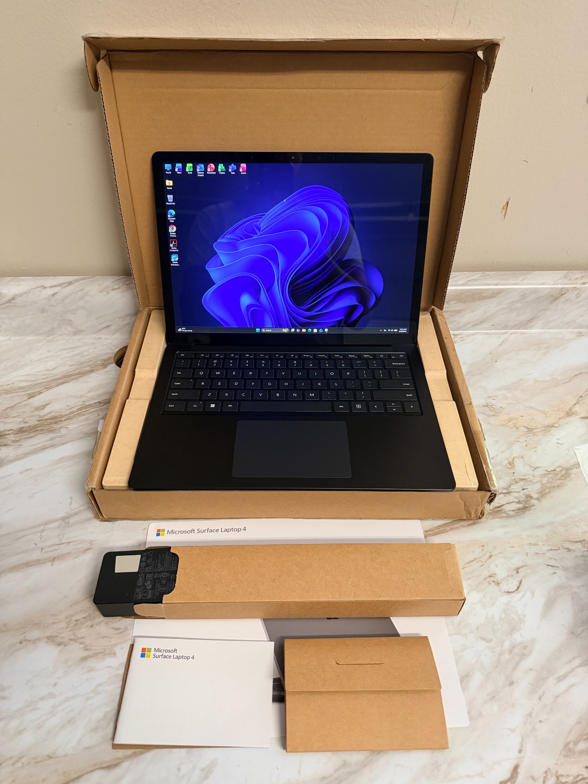 Microsoft Surface Laptop 4 i7-1185G7 16GB RAM 256GB SSD 15″ Touch W11 PRO