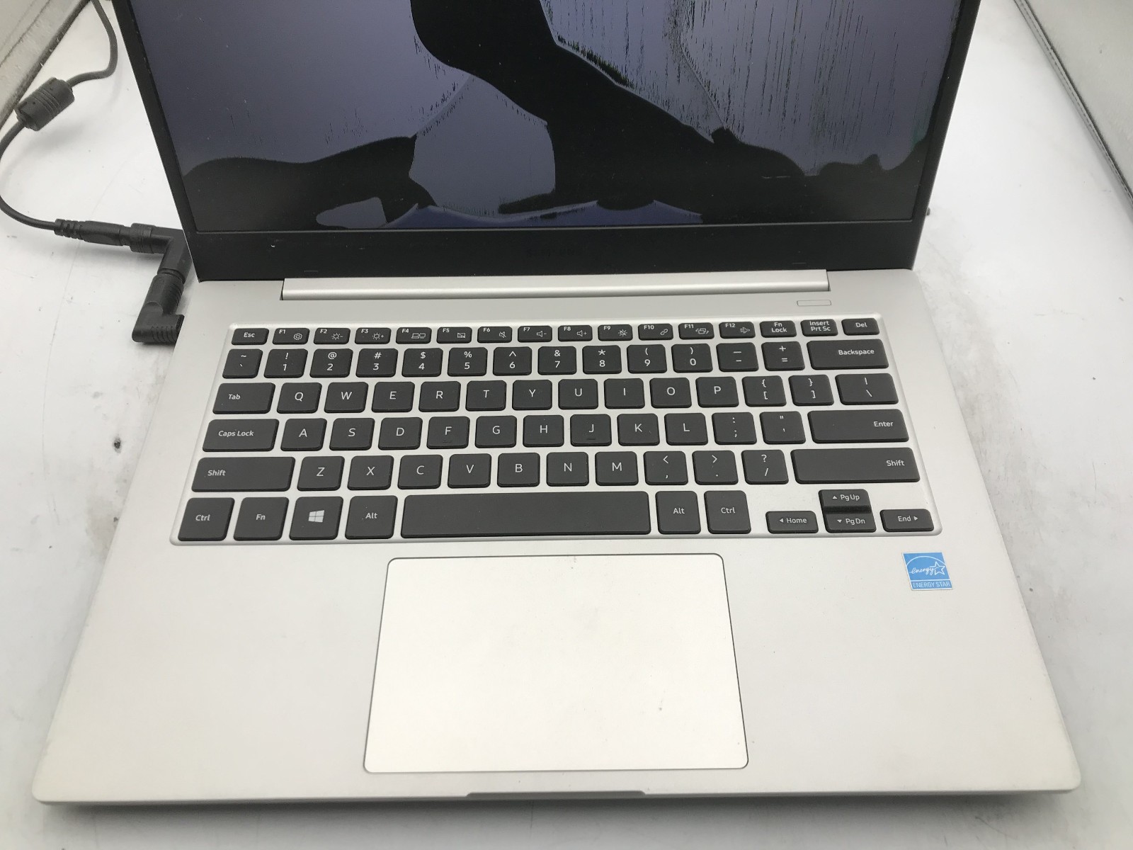 SAMSUNG NP340XLA – FOR PARTS/BAD LCD – SNAPDRAGON 7C GEN 2 – 4GB RAM – READ – BB