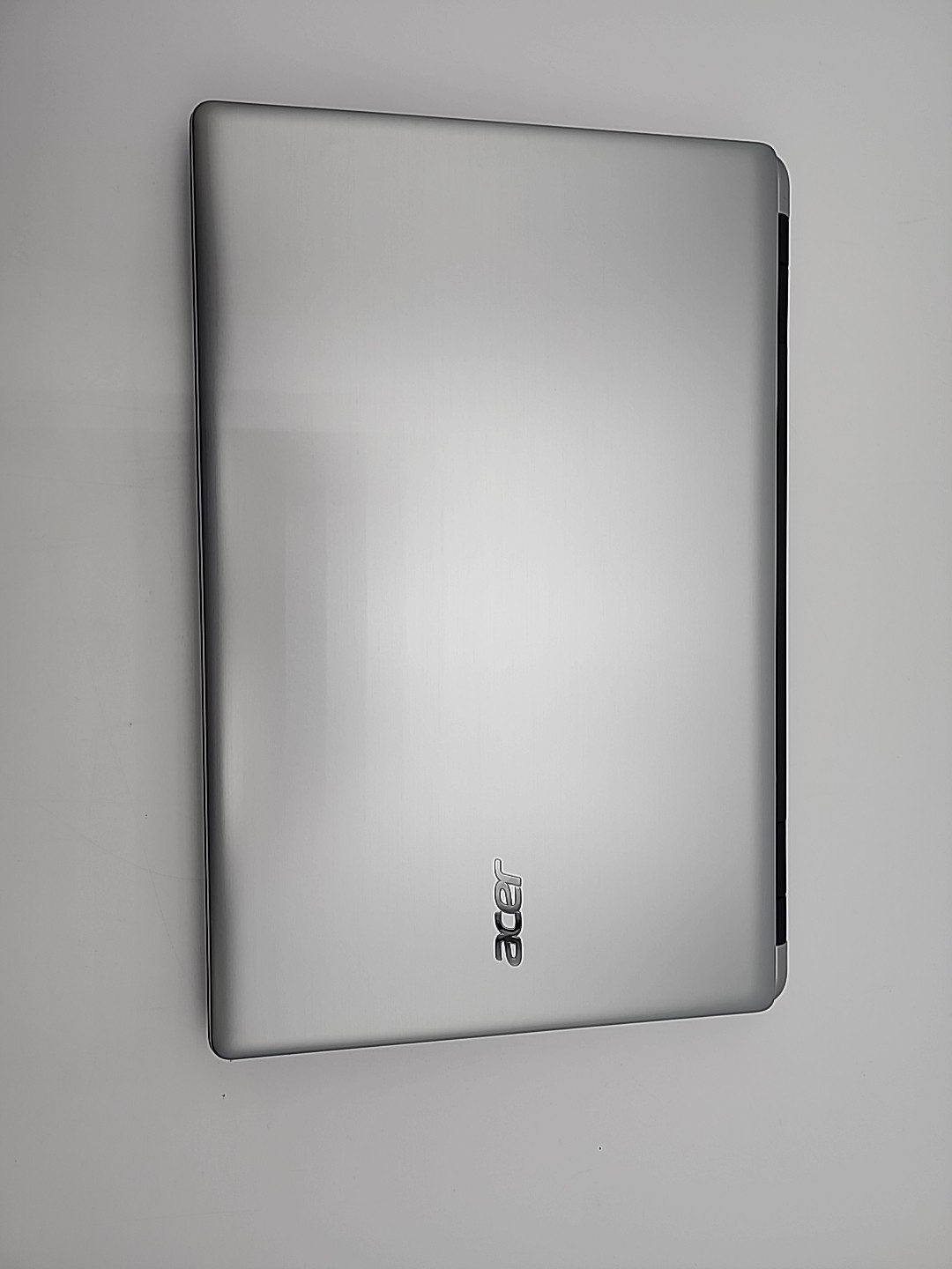 Acer Aspire V3-572P-326T 15.6″ Touch Laptop i3-5005U@2.00GHz 8GB RAM 300GB SSD