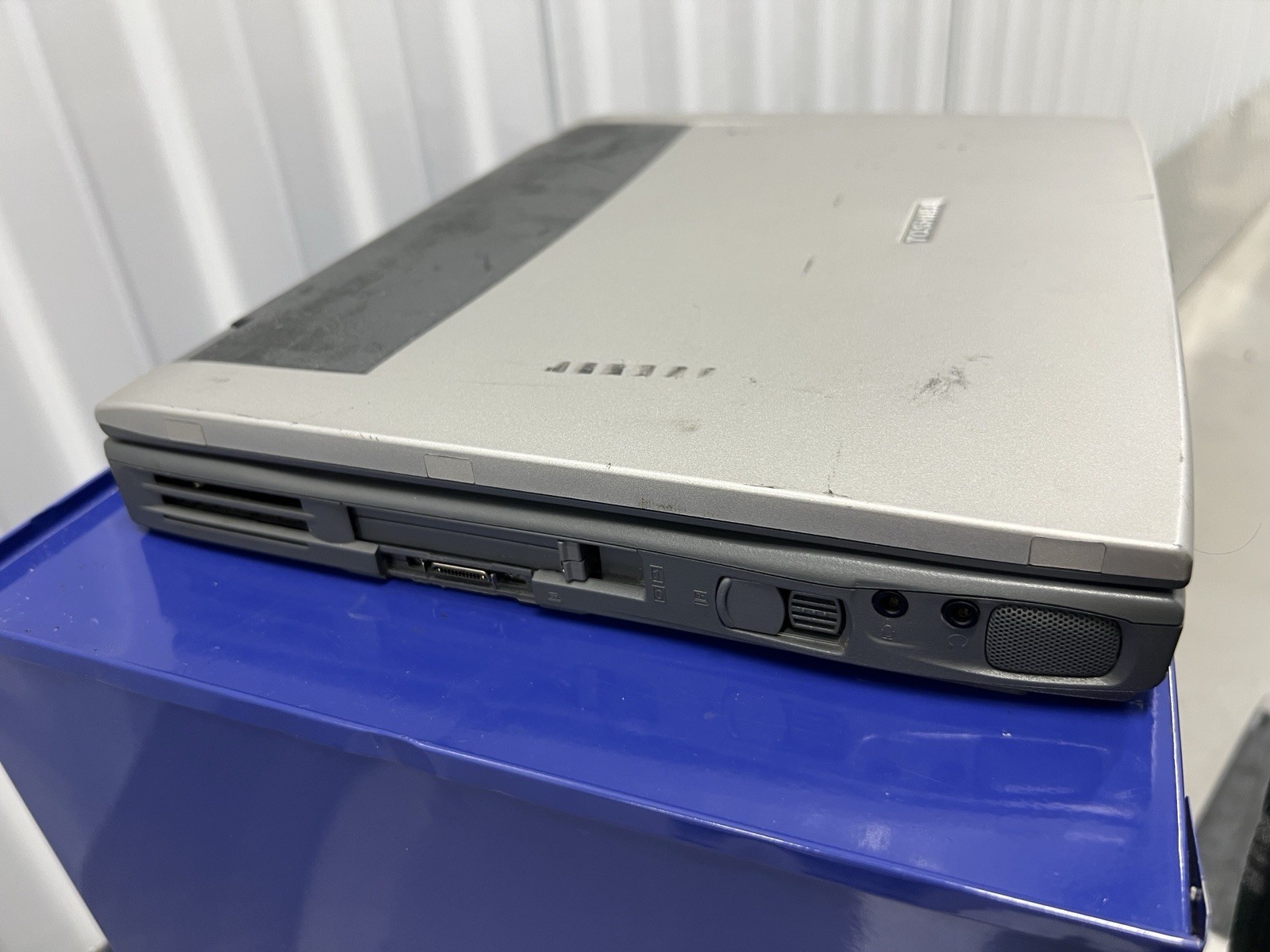 Toshiba Tecra 8100 14.1″ Pentium III Laptop – For Parts Untested