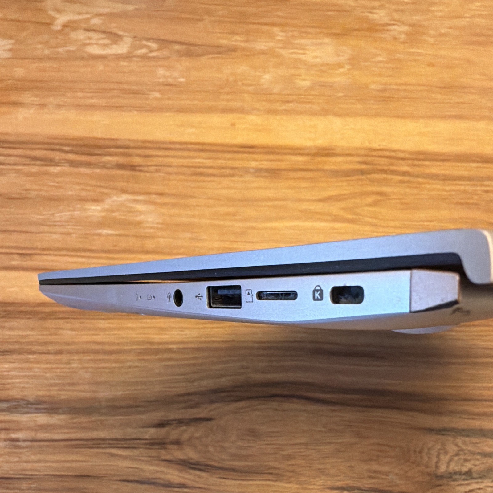 ASUS ZenBook UX434FAW i7-10810U 32GB RAM 256GB SSD 14” Win10 Pro Tested