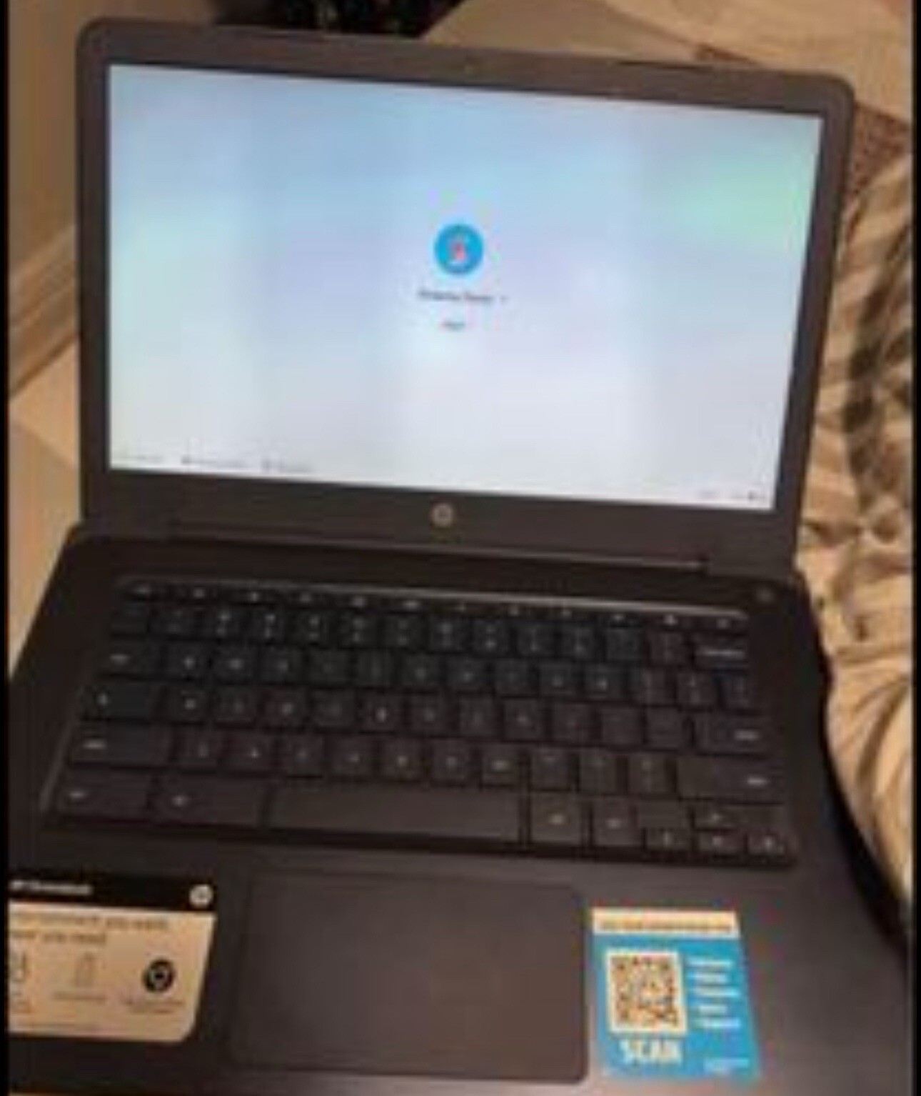 HP 14-db0031nr 14″ (32GB, AMD A4 Dual-Core, 2.20GHz, 4GB) Chromebook – Navy