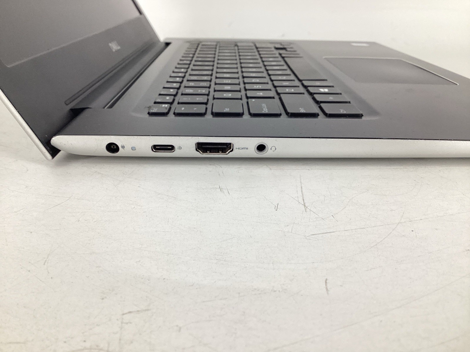 Dell Vostro 5471 14″ (i5-8250U @1.6GHz, 8GB RAM, No SSD/OS/BATT) No AC *Read