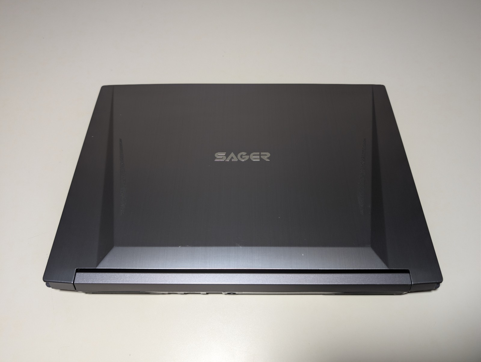 Clevo Sager NH58R | i7-9750H 32GB RAM 500GB SSD + 1TB HD | FHD@240Hz RGB Backlit