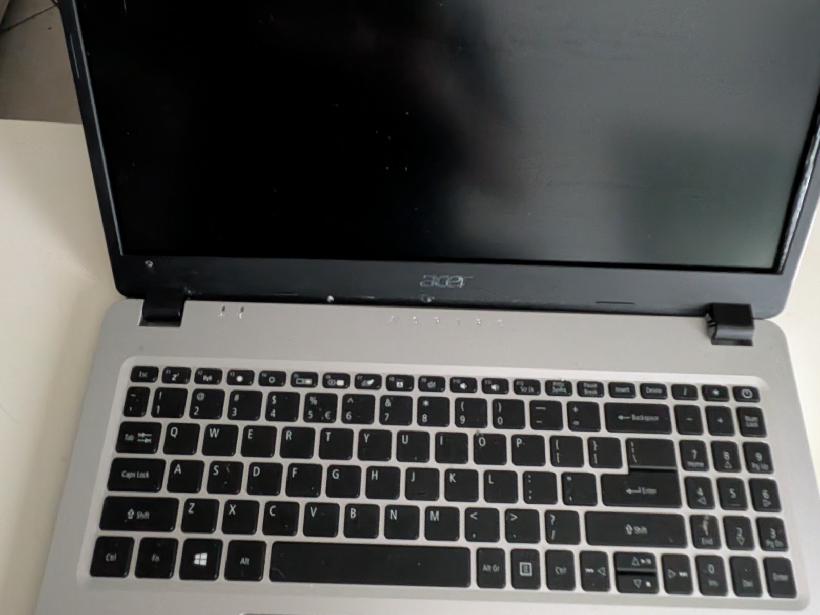 Acer Aspire 5 15.6″ (512GB HDD, AMD Ryzen 3200U, 2.6GHz, 12GB) READ DETAILS