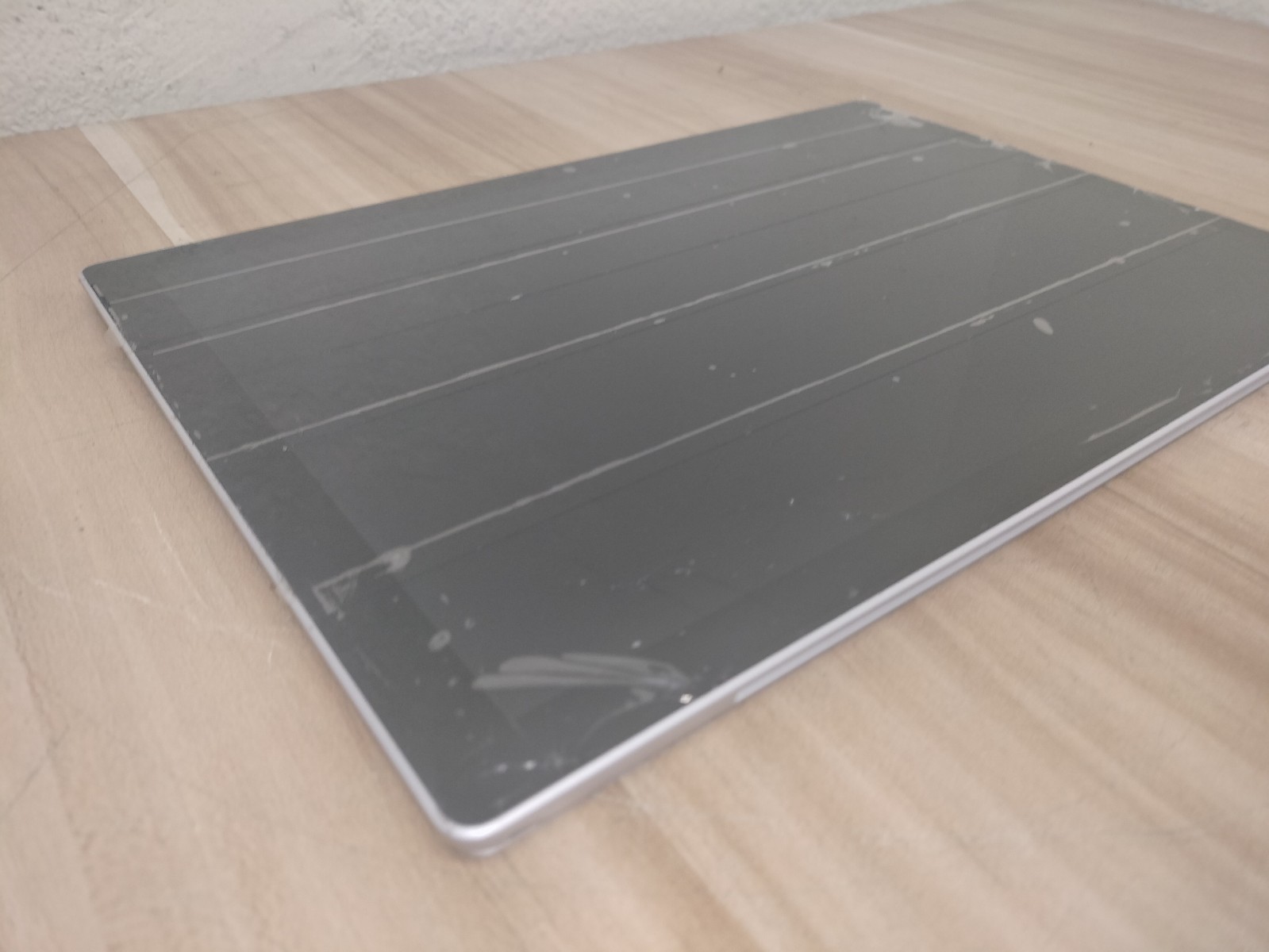 Microsoft Surface Pro 1796 12″ Touch Intel i7-7660U 2.50GHz 8GB 256B SSD