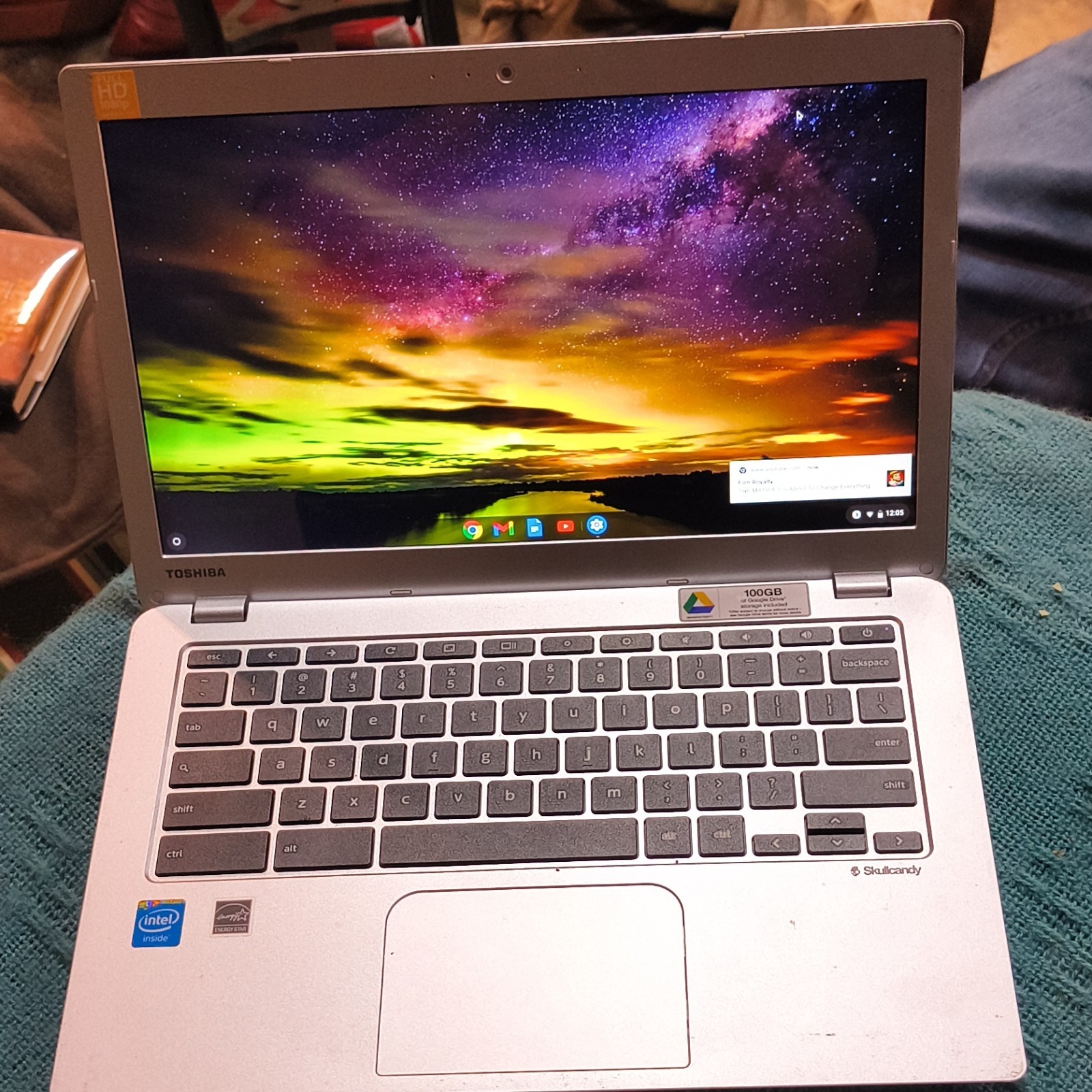 Toshiba Chromebook Intel Celeron 13″ SSD Silver Chrome OS USB HDMI Webcam Wi-Fi