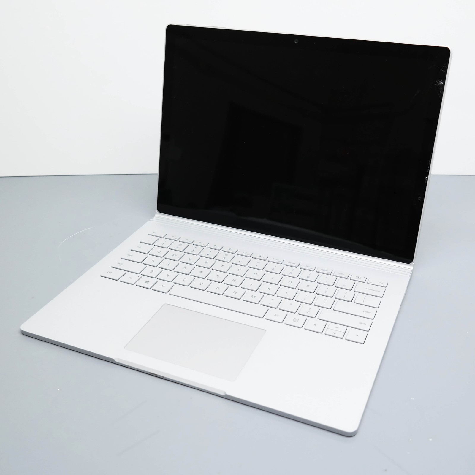 Microsoft Surface Book 2 13.5″ Intel Core i5 8GB 256GB – Silver ISSUE