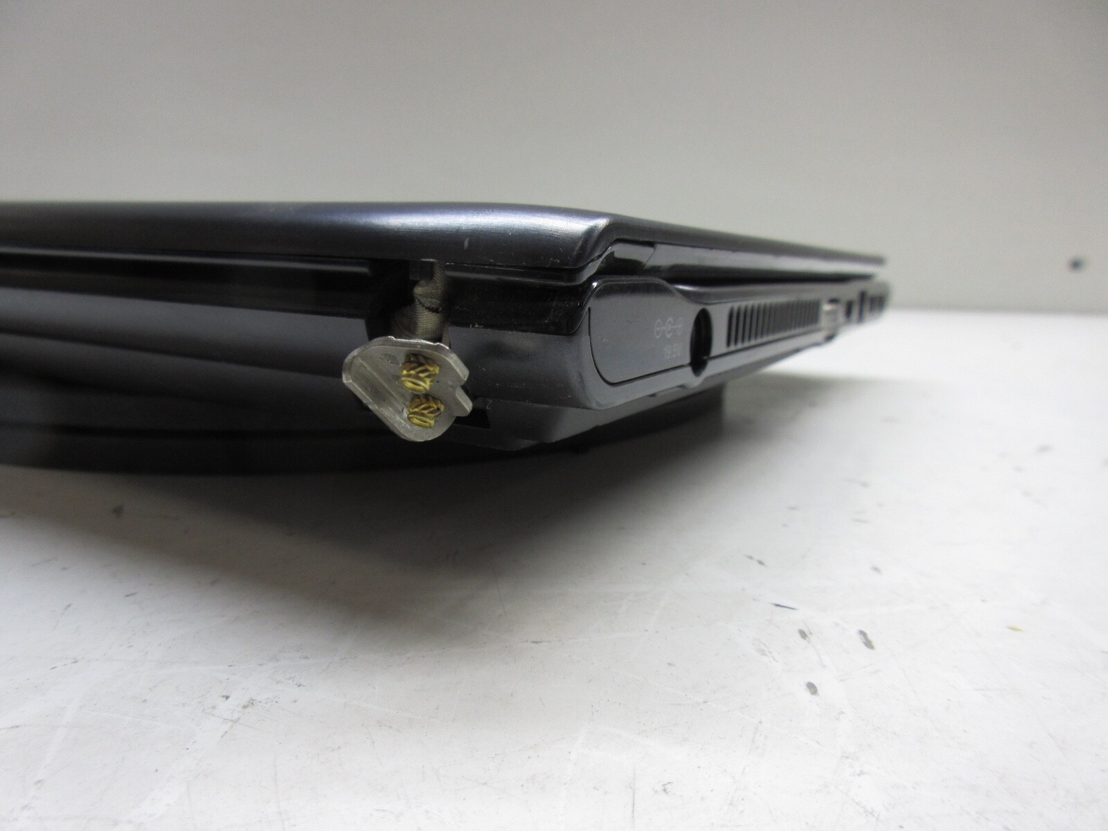 Sony Vaio SVE14AE13L Intel Core i7-2nd/3rd Gen 8GB NO HDD No Batt – READ