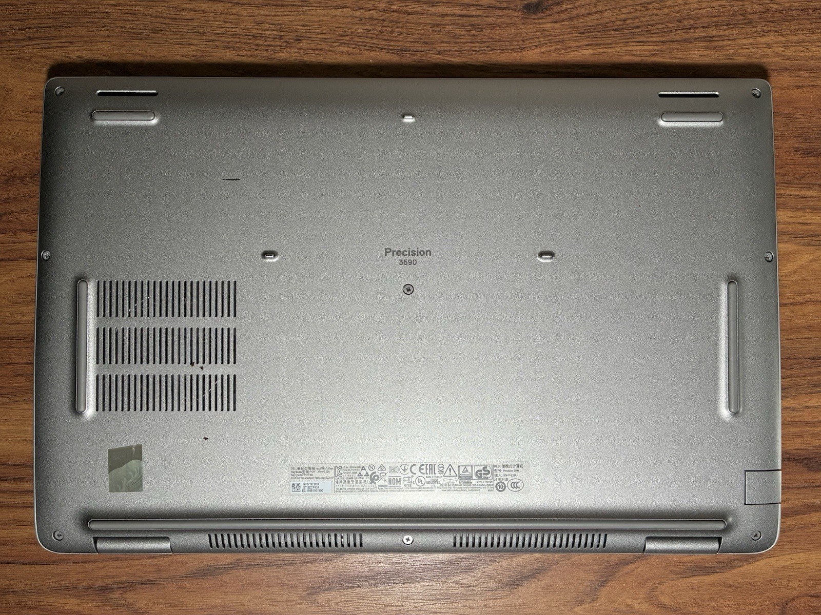Dell Precision 3590 Ultra 5 8GB DDR5 256GB SSD Win 11 15.6” FHD WIN 11 Warranty!