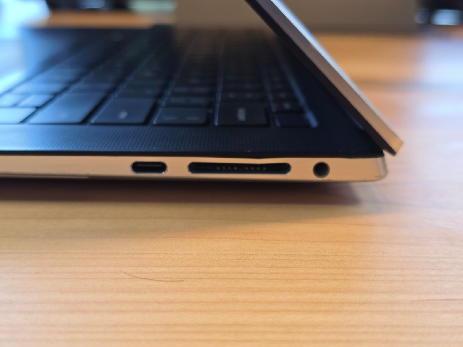 15″ Dell XPS 9520 – i7-12700H, 16GB, 1TB NVMe M.2 SSD | NVIDIA GeForce RTX 3050