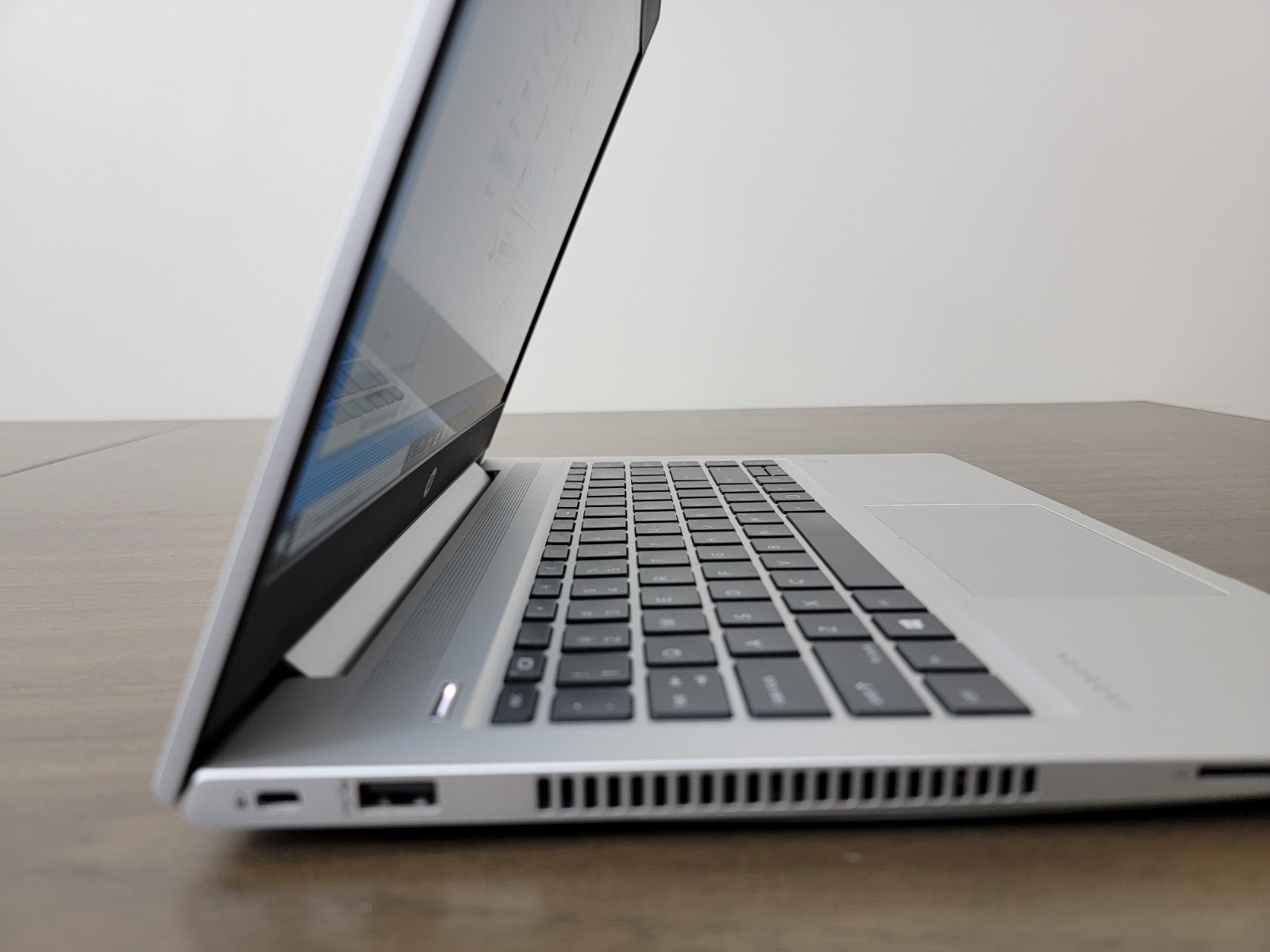 CLEAN HP ProBook 445 G7 14″ AMD Ryzen 7 4700U @ 2.7GHz -8GB Ram- 228GB SSD