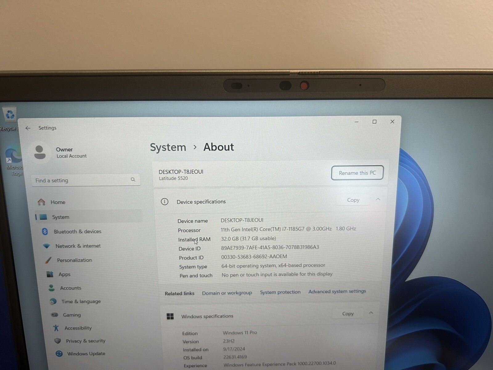 Dell Latitude 5520 15.6″ Core i7 32GB RAM 512GB SSD Windows 11 Pro Laptop