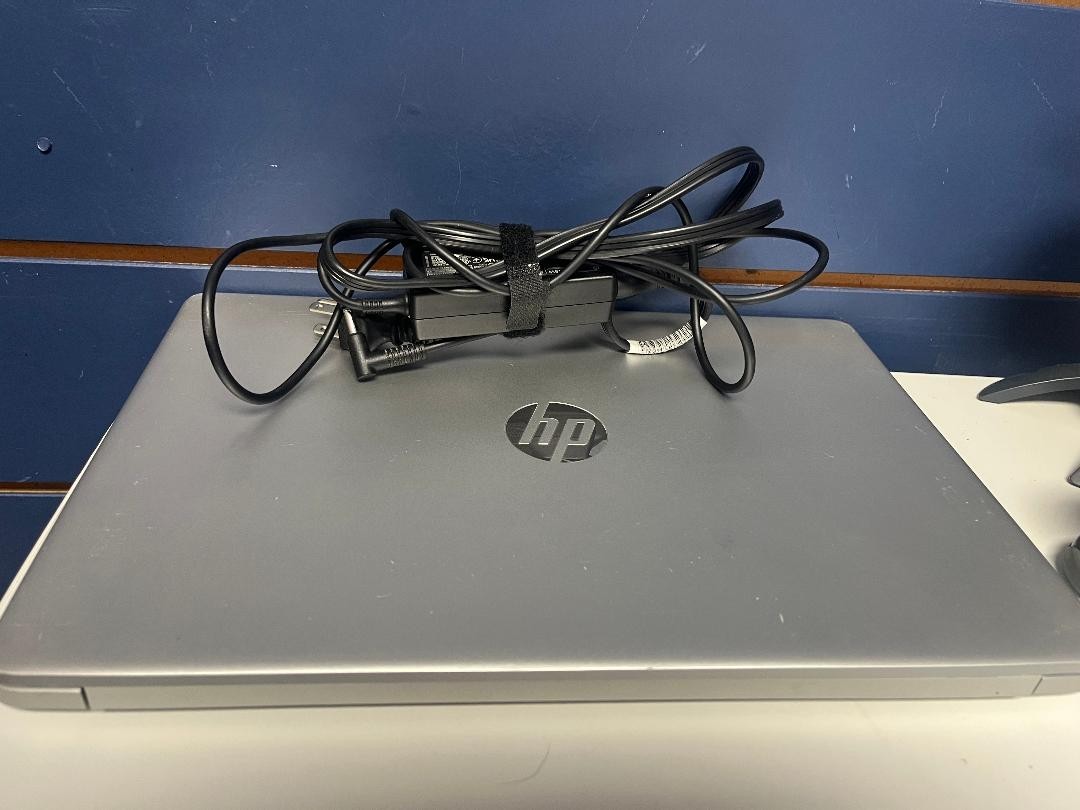 Hewlett Packard Laptop Model 15-DY1085nr