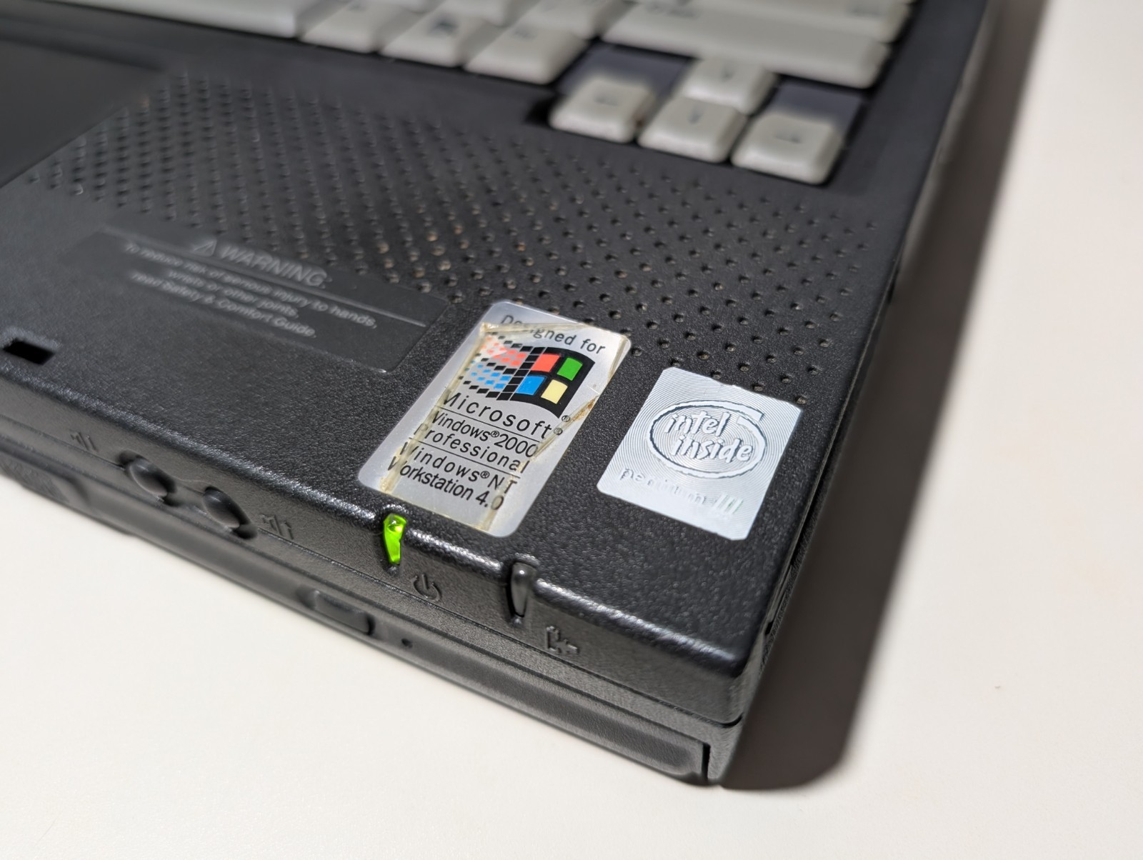 15″ Compaq Armada | Pentium III 512MB 80GB HDD | Win 98 + XP Vintage 1999 Beauty
