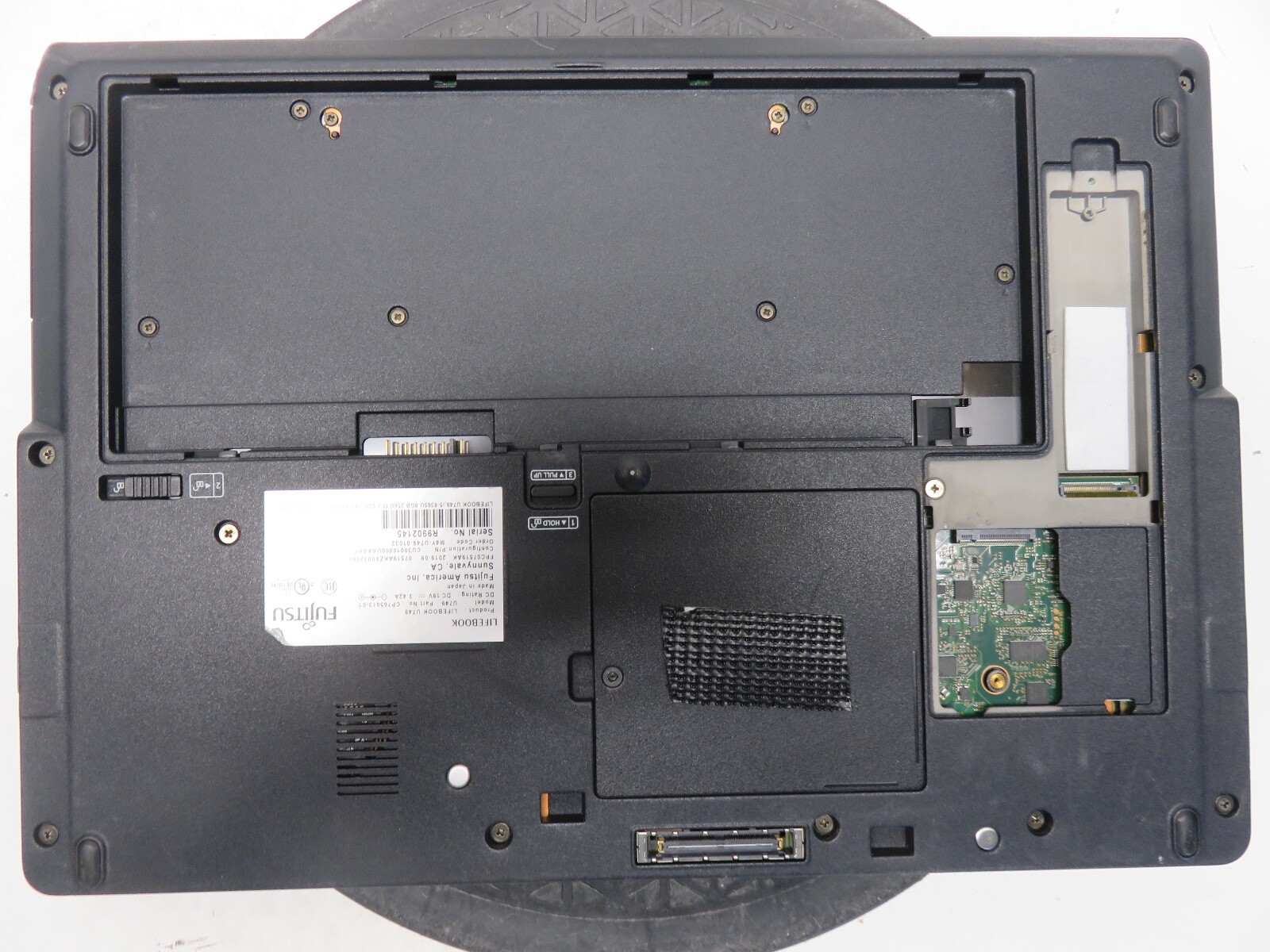 Fujitsu LifeBook U749 Intel i5-8365U 1.6GHz 4 GB NO HDD No Batt