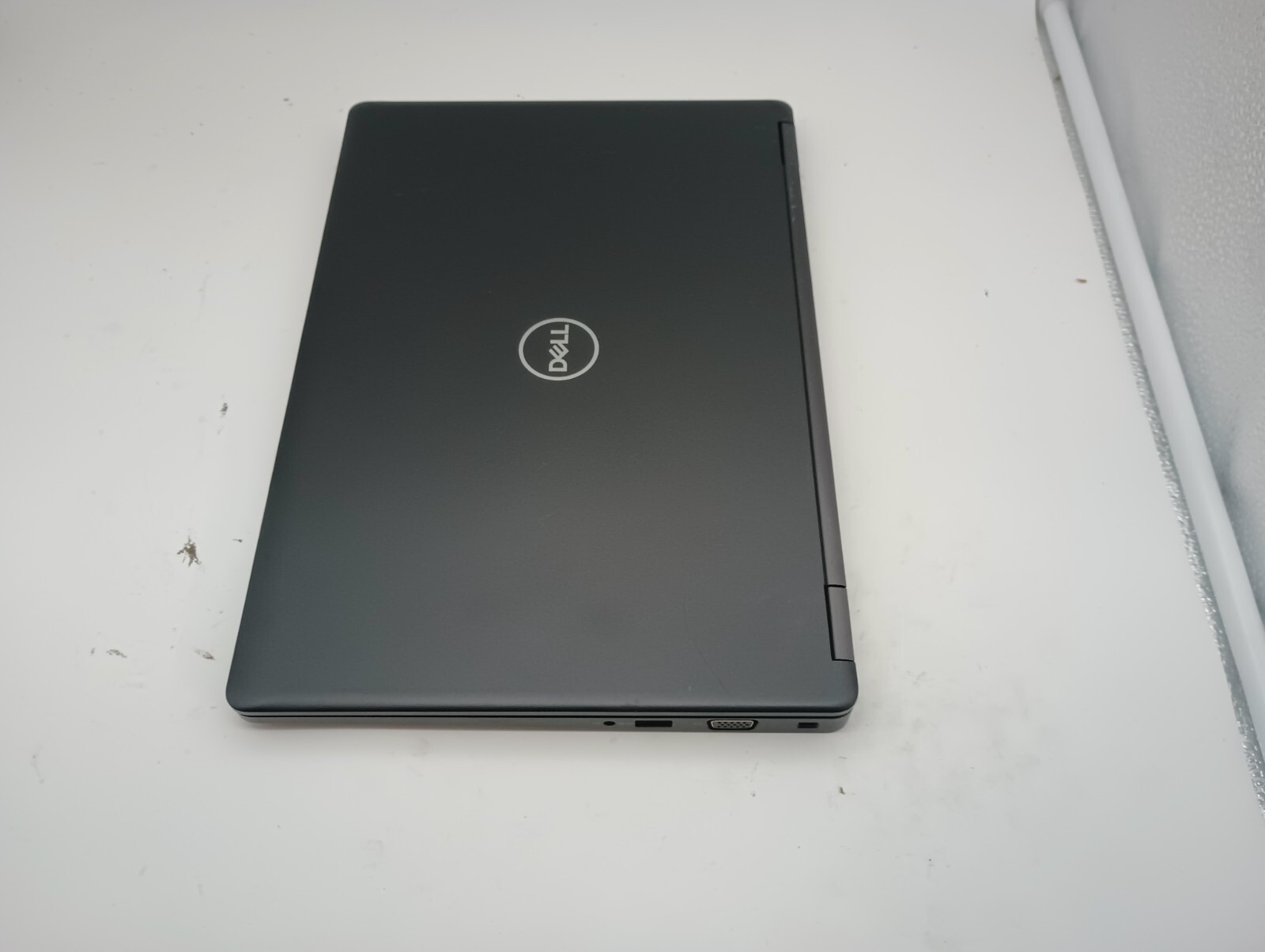 9053 Latitude5490 w/Charger.i5 8th gen(4cores, 8threads).8GB.128GB M.2.14″.W11
