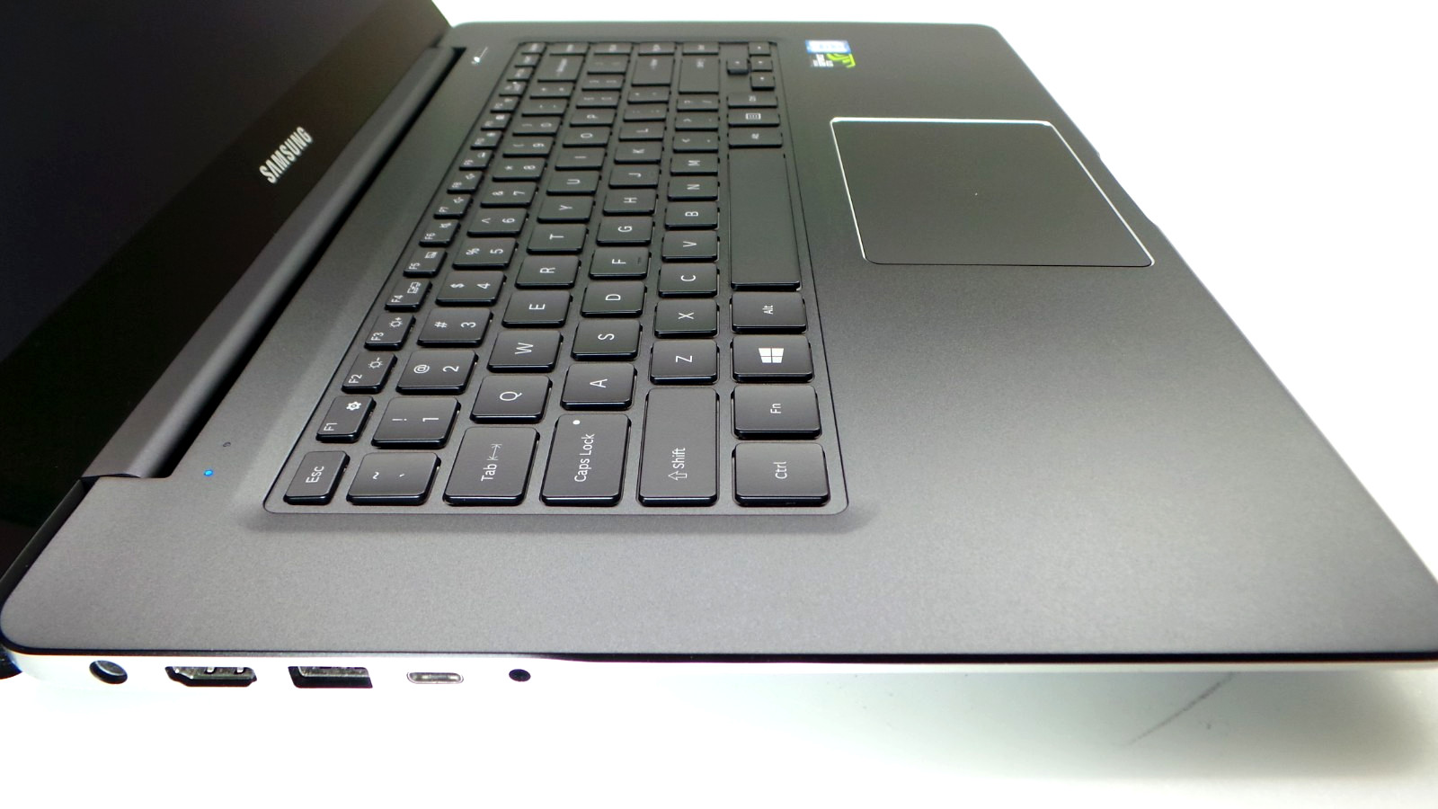 Samsung Notebook NP940Z5L | 15.6″ | i7-6700HQ | 8GB 256GB SSD | Touchscreen