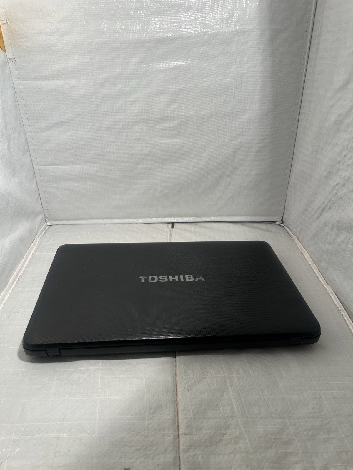 Toshiba Satellite Laptop & Power Supply Model C855D-S5106 (Parts Or Repair Only)