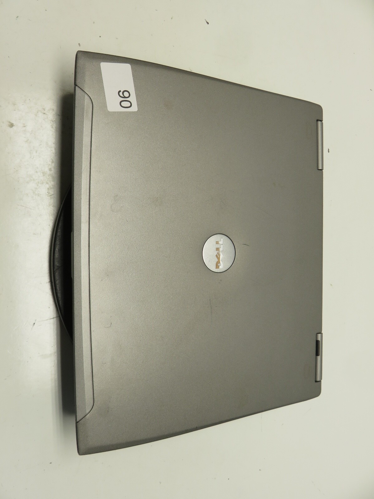 Dell Latitude D610 Pentium M 1.86 GHz 1GB 40 GB WIN XP No Batt