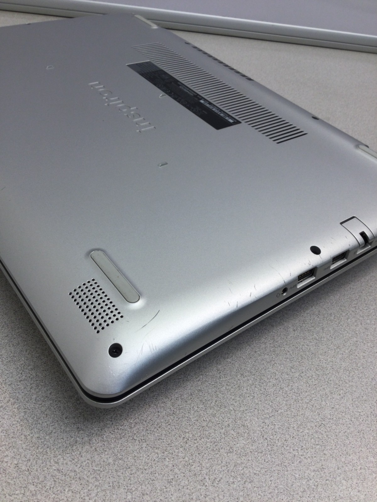 dell inspiron 5584 core i7-8565u @1.80ghz 15.6” 8GB RAM 256GB SSD WIN 11 PRO