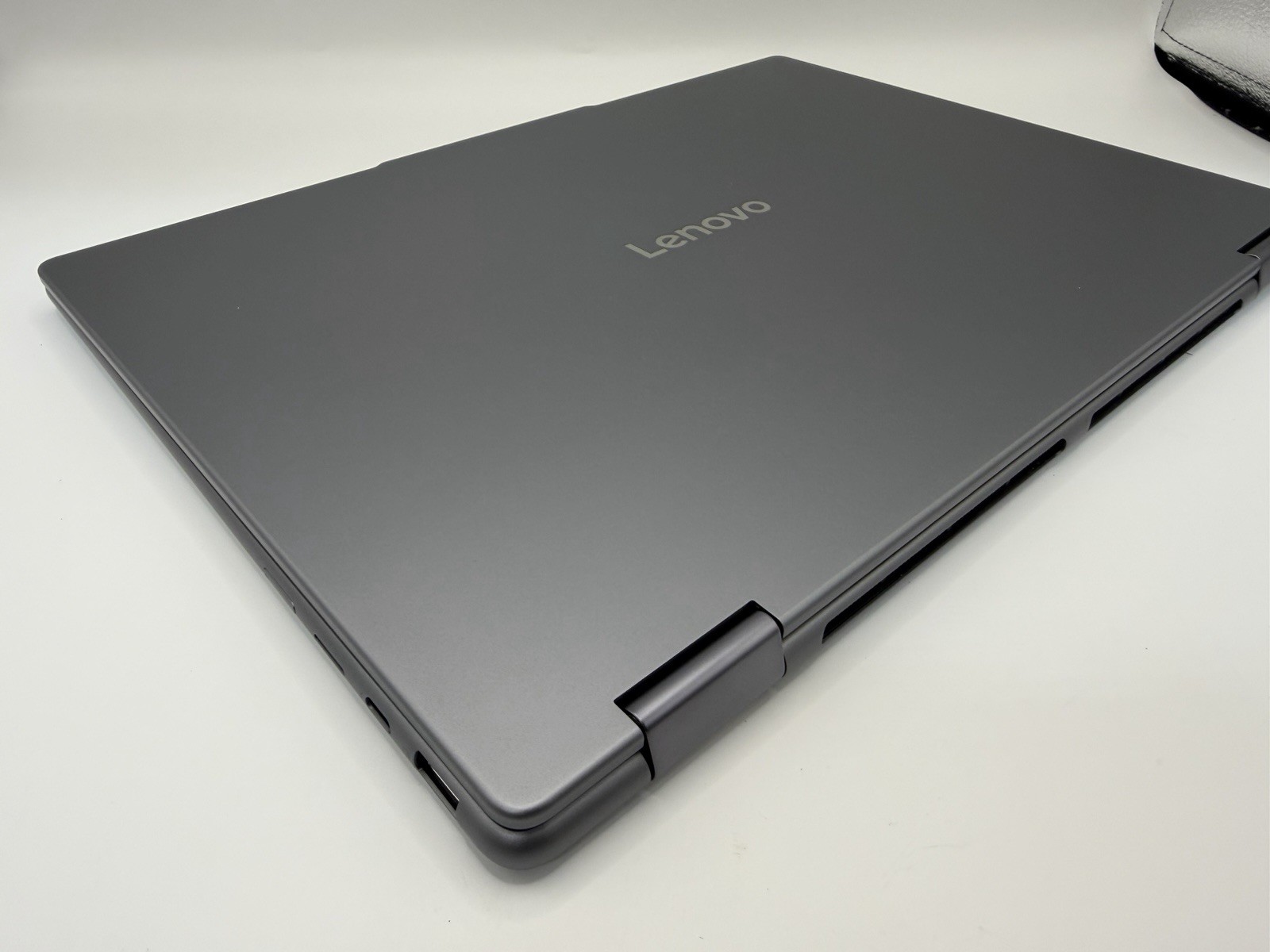 Lenovo Yoga 7 2-in-1 16ILL10 16″ Ultra 5 226V 16GB DDR5 512GB SSD Windows 11H