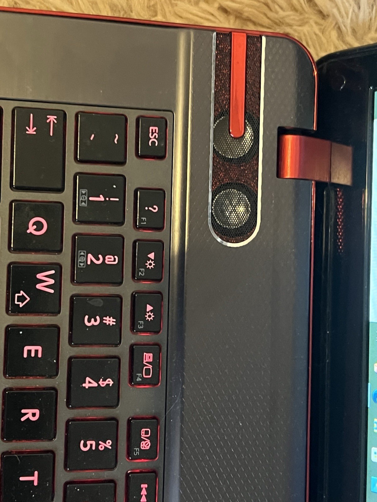Toshiba Qosmio X875-Q7190 i7-3630QM GeForce GTX 670M 250GB SSD 16GB RAM Win 10